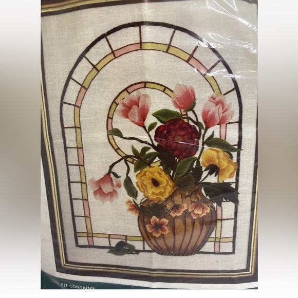 Elsa Williams STAINED GLASS FLORAL Vintage Crewel Embroidery Kit Vase Flowers - Picture 3 of 7